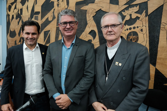 Julio Kuller homenageia Diocese de Ponta Grossa pelos 100 anos de história
